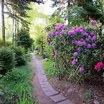 Holiday home Lesniczowka & Jacuzzi