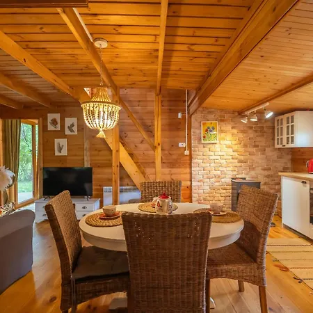 Holiday home Lesniczowka & Jacuzzi *