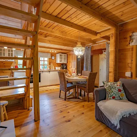 Holiday home Lesniczowka & Jacuzzi Bialogora