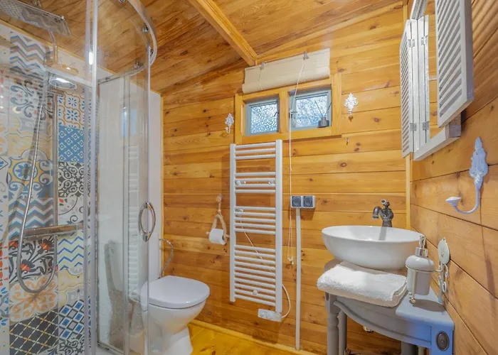 Lesniczowka & Jacuzzi Semesterbostad Białogóra